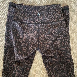 Lululemon Wunder Under Leggings (size 2).